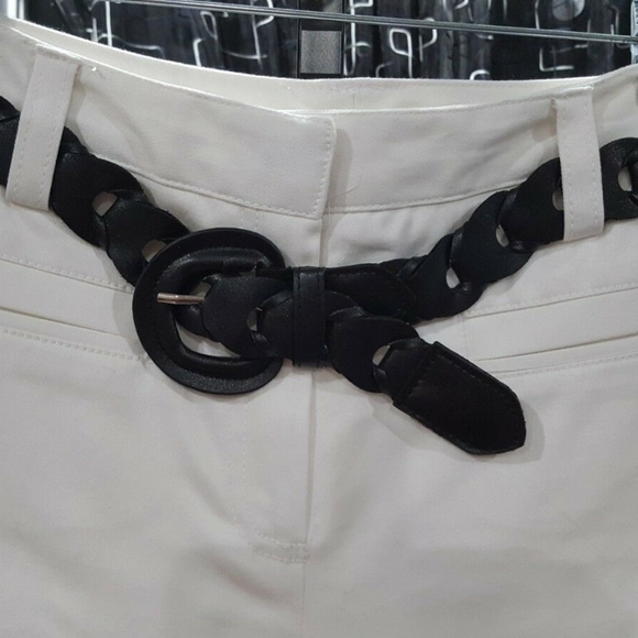 Larry Levine cuffed white capri pants w/black belt - Picture 4 of 7